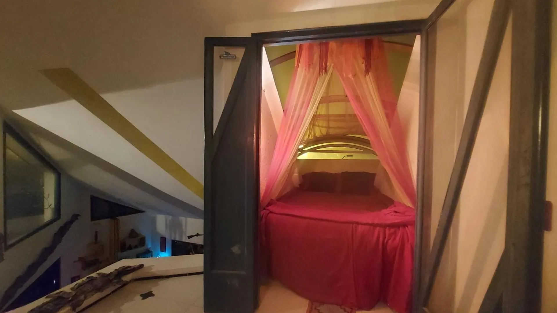 Dar Hamadi بن جامع A Villa & Its Swimming Pool, Looking For Artists In Residence Tunis Tunisia
