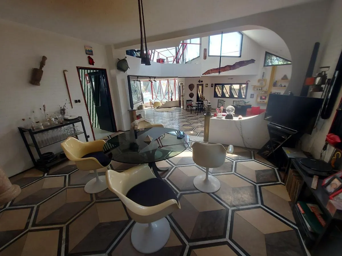 Dar Hamadi بن جامع A Villa & Its Swimming Pool, Looking For Artists In Residence Tunis Homestay