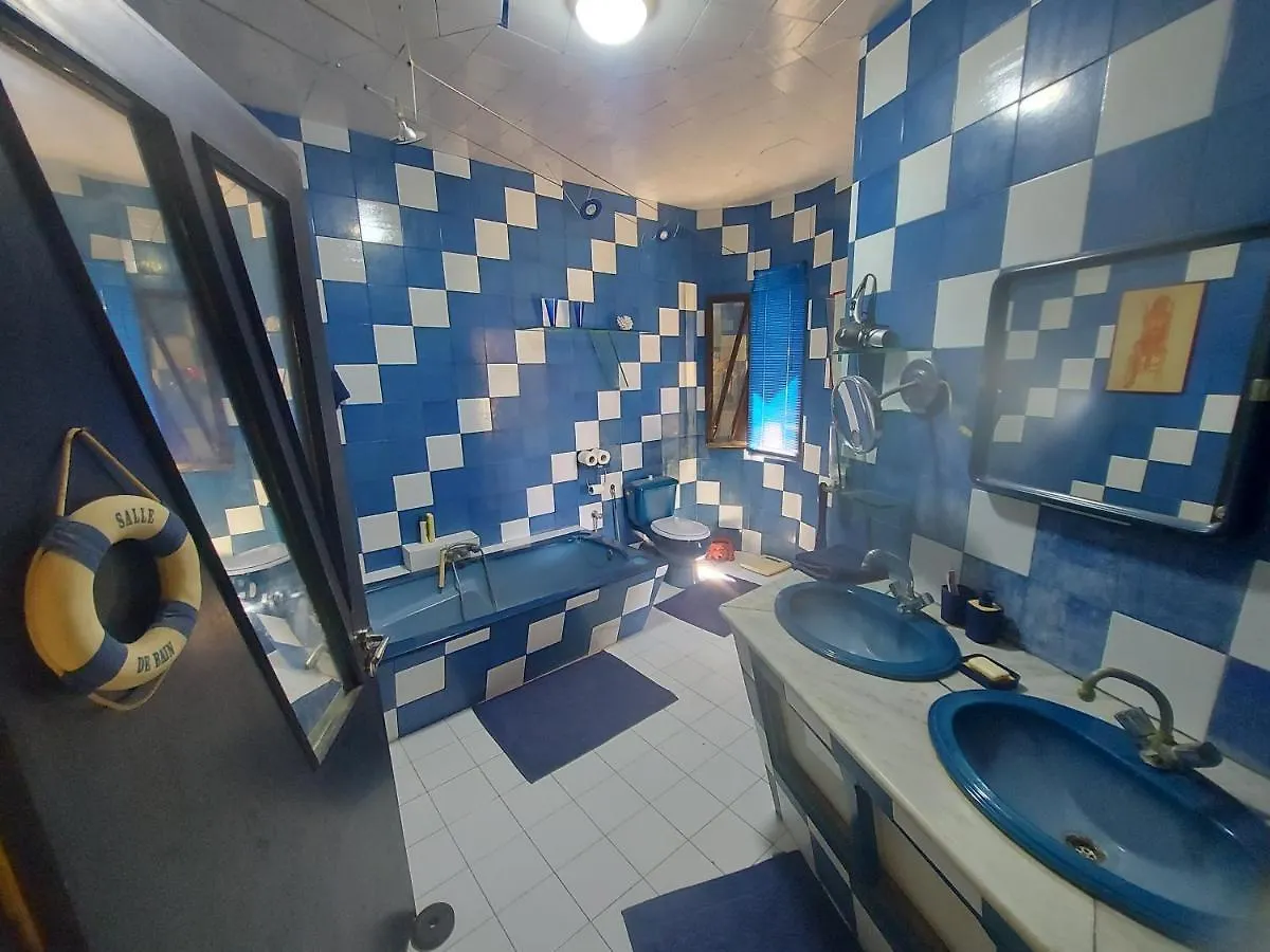 Homestay Dar Hamadi بن جامع A Villa & Its Swimming Pool, Looking For Artists In Residence Tunis